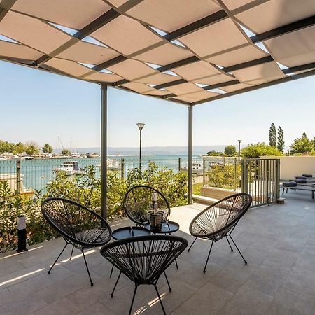 Luxury Apartment With Hot Tub Омиш Экстерьер фото
