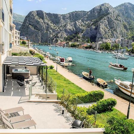 Luxury Apartment With Hot Tub Омиш Экстерьер фото
