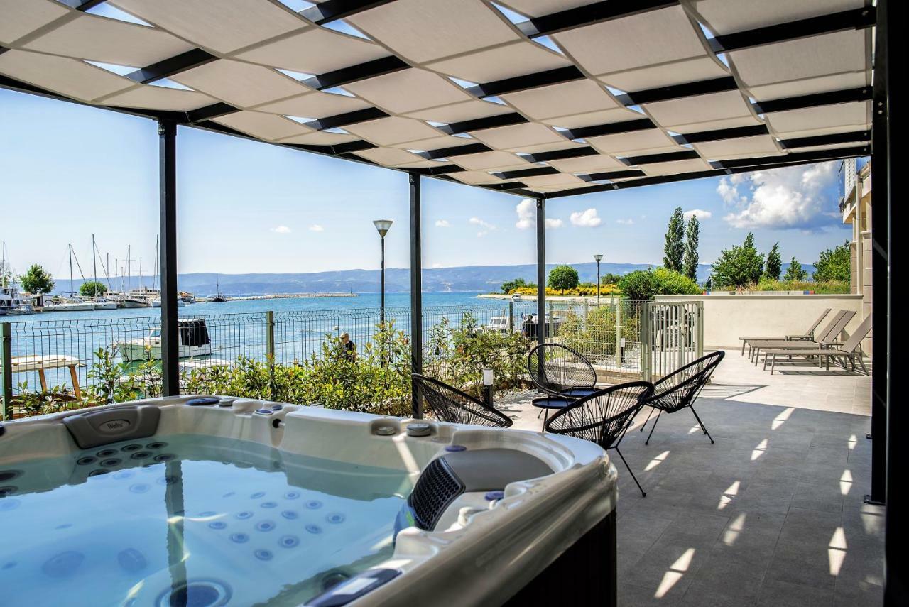 Luxury Apartment With Hot Tub Омиш Экстерьер фото
