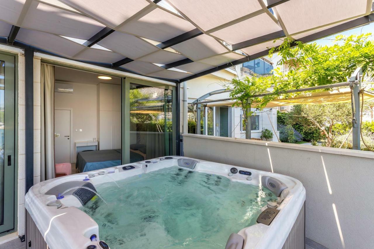 Luxury Apartment With Hot Tub Омиш Экстерьер фото