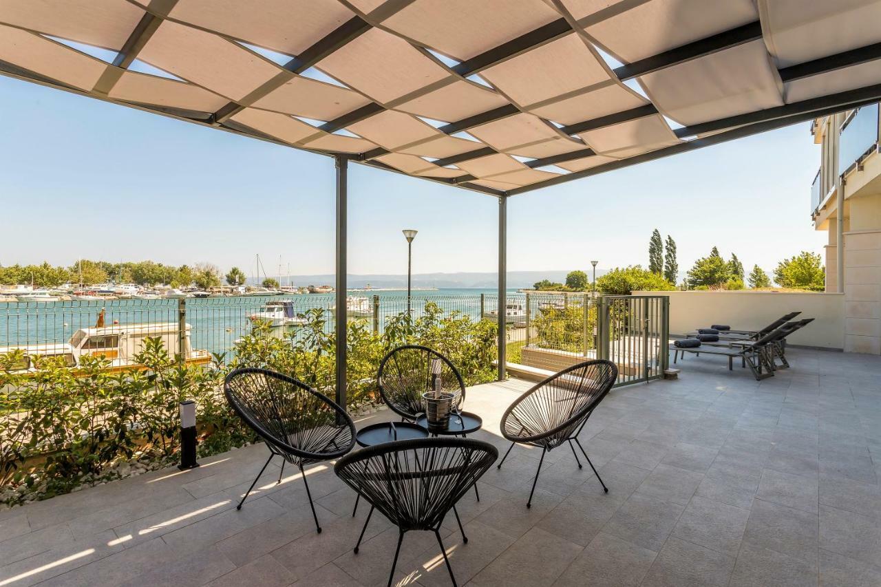 Luxury Apartment With Hot Tub Омиш Экстерьер фото