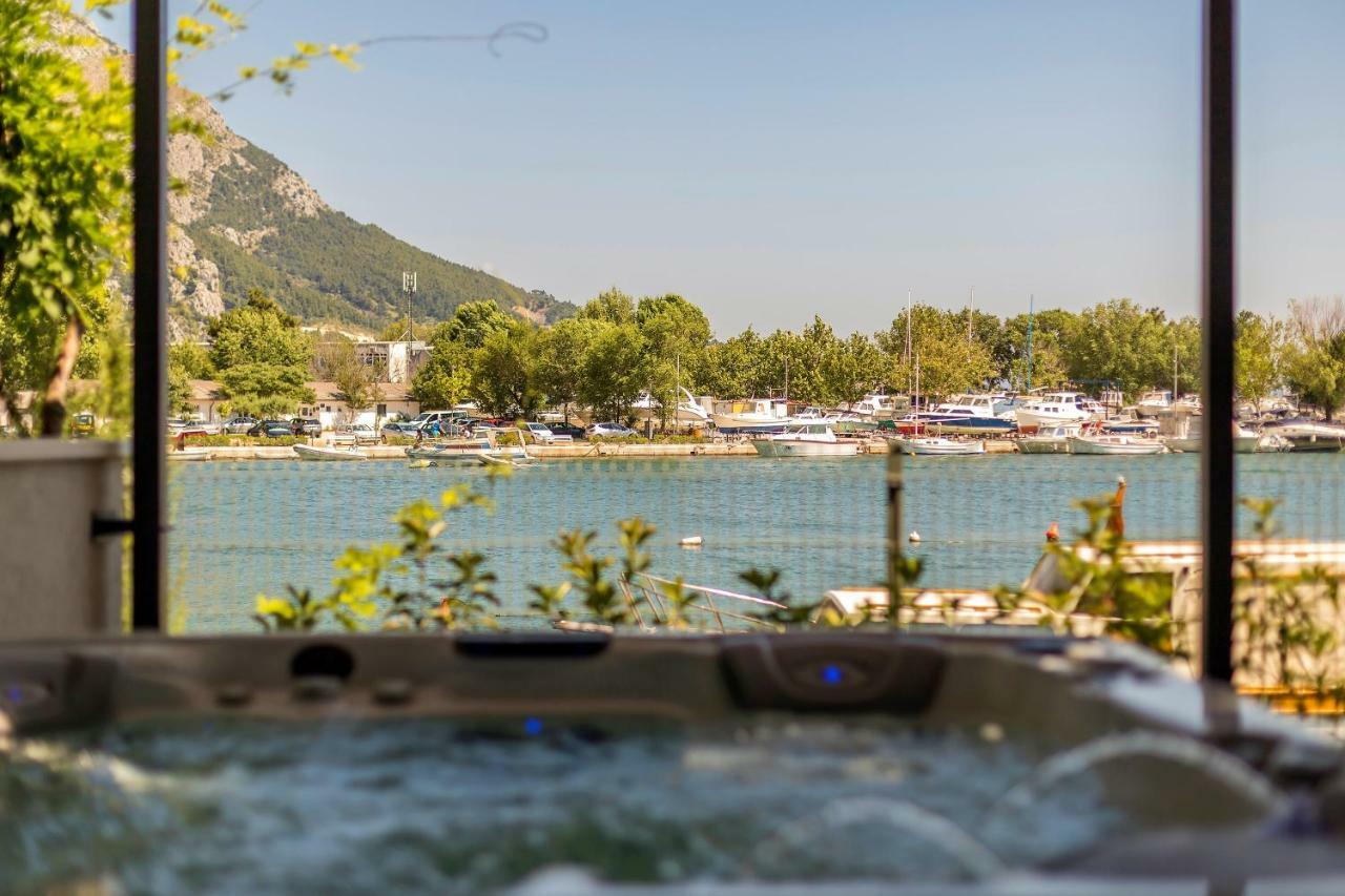 Luxury Apartment With Hot Tub Омиш Экстерьер фото