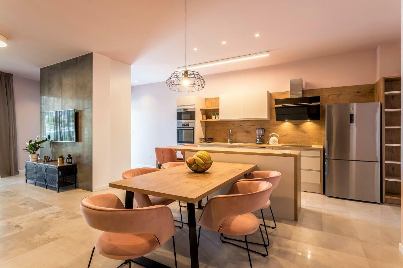 Luxury Apartment With Hot Tub Омиш Экстерьер фото